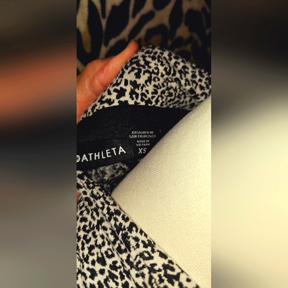 ATHLETA PRE LOVED IN GREAT CONDITION XS - Picture 4 of 4
